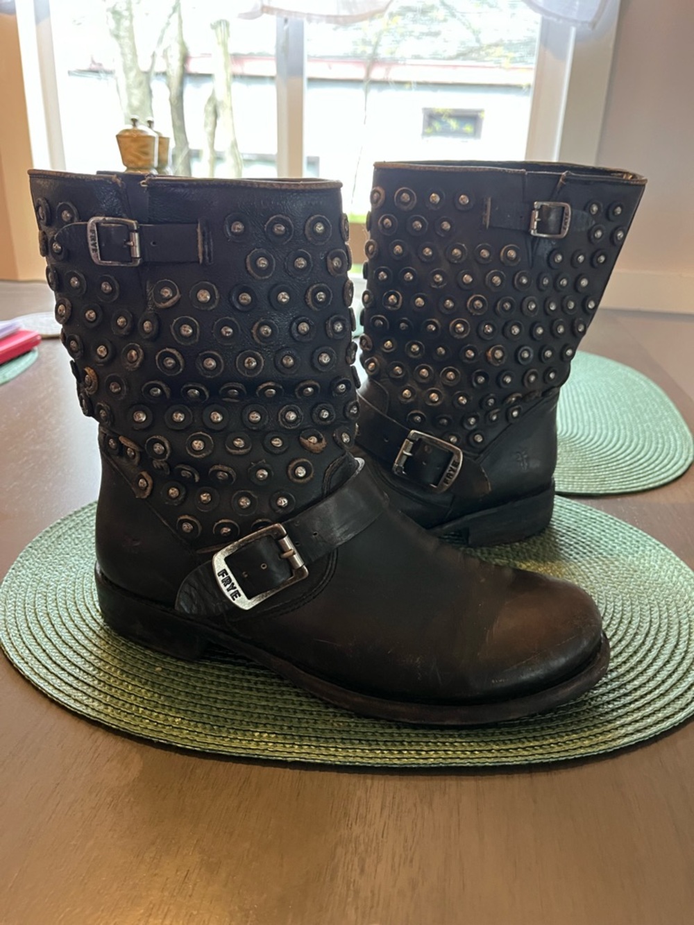 FRYE 76406 Jenna Disc Short Black Studded Leather Motorcycle Boots Wmns Size 9.5